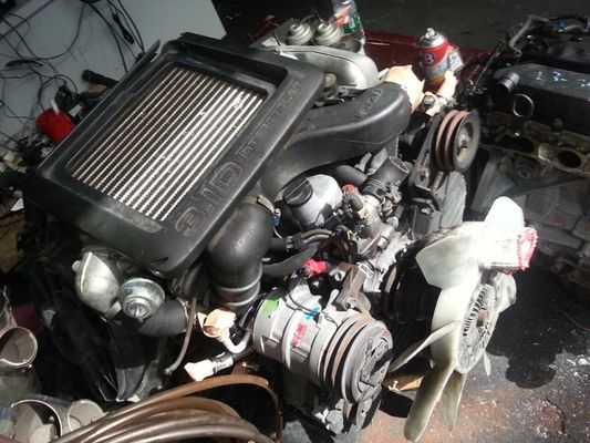 Cylindre des parties de moteur diesel d'Isuzu d'Assy de moteur d'ISUZU 4JG2 d'occasion