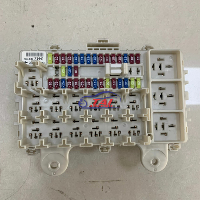 Good price ISUZU 700P a utilisé boite à fusible véritable des pièces de moteur 8-98067619-1 la nouvelle en ligne